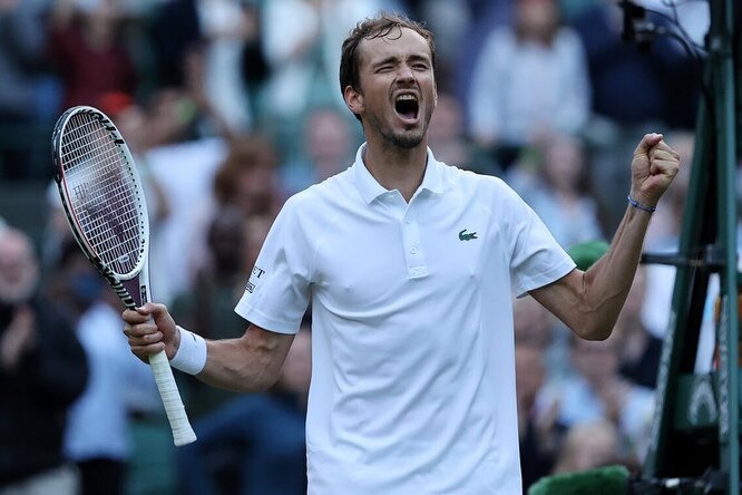 Даниил Медведев попал в топ-10 самых высокооплачиваемых теннисистов по версии Forbes