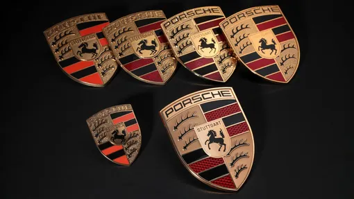 Версии герба Porsche разных лет, начиная с 1950-ых гг.