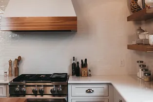 Этим 9 предметам не место на маленькой кухне
