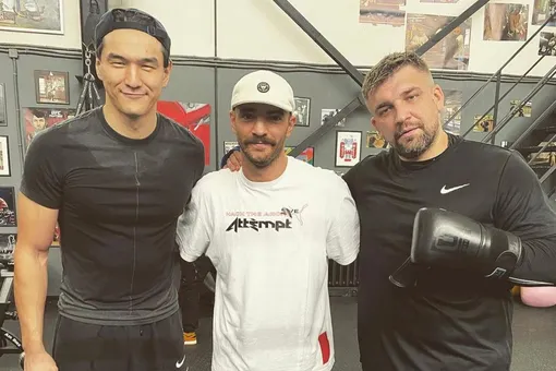 Нурлан Сабуров и Баста провели боксерскую тренировку