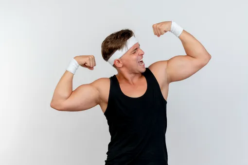Как избавиться от дряблых мышц рук: огненная экспресс-тренировка для мужчин