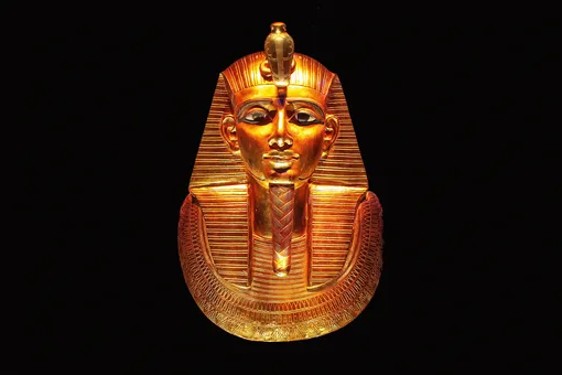 Кривые зубы и лицо студента: ученые воссоздали лицо фараона Тутанхамона — оно вас удивит