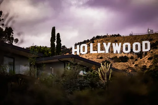 Надпись Hollywood на Голливудских холмах выставят на аукцион как NFT