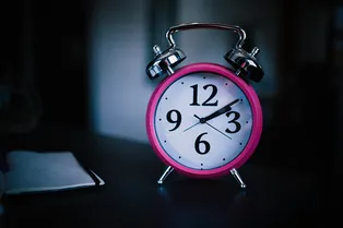 Почему если поздно лечь спать, то выспаться сложнее?