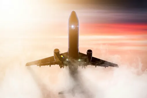 Что будет, если молния ударит в пассажирский самолет: видео