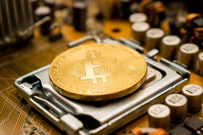 Стоимость биткойна упала на 8,5% после появления одной фразы в твиттере Илона Маска Стоимость биткойна упала на 8,5% после появления одной фразы в твиттере Илона Маска