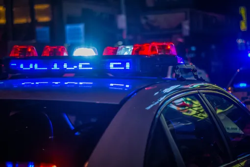 Полиция больше часа не могла остановить 12-летнего мальчика, который угнал автопогрузчик: видео стало вирусным