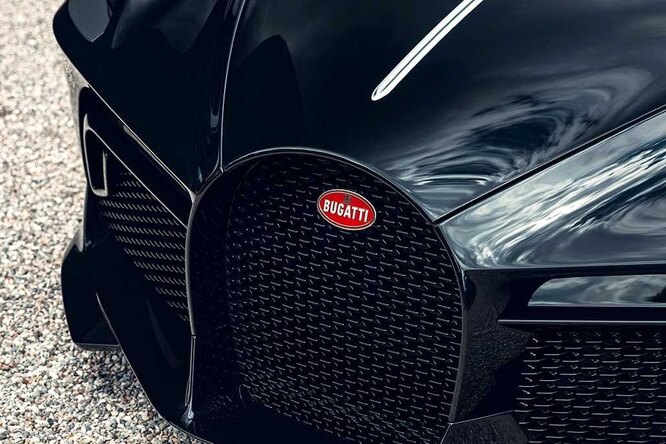 Bugatti представили окончательную версию автомобиля за один миллиард рублей