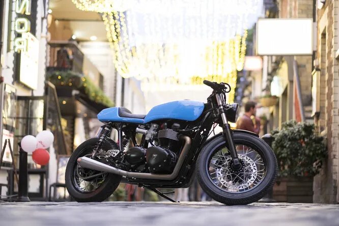 White Crow Customs. Шотландская компания только-только представил свой первый кастом White Crow #1: Triumph Thruxton. Красивый, ничего не скажешь.