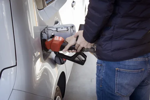 Хватит переплачивать: как тратить меньше денег на бензин?