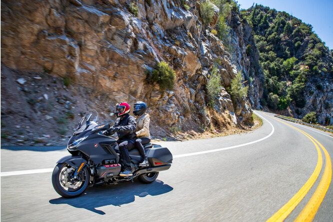 Honda Gold Wing: история мотоцикла от презентации GL1000 в 1974 году до новых технологий 2022-го Honda Gold Wing: история мотоцикла от презентации GL1000 в 1974 году до новых технологий 2022-го
