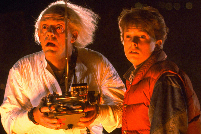 Как выглядят Кристофер Ллойд и Майкл Джей Фокс спустя 36 лет после выхода «Назад в будущее»