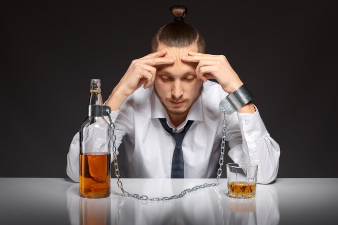 Почему ни в коем случае нельзя пить алкоголь в одиночестве?