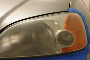 Как самостоятельно полировать фары автомобиля