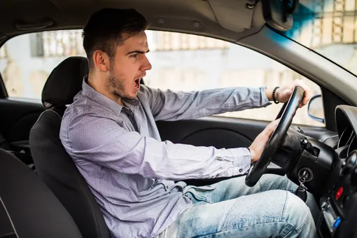 Почему каждый из нас считает себя нормальным водителем, а всех остальных автомобилистов — хамами и сумасшедшими?