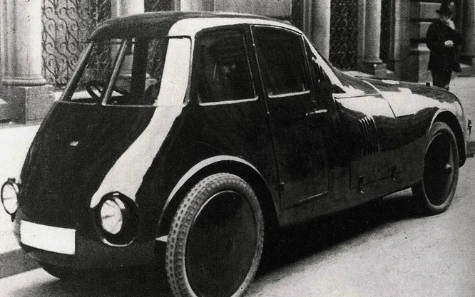 Напоследок знаменитый аэродинамический шедевр инженера Ариэля Персу, построенный им в 1922-1923 годах. Автомобиль Персу стал первой попыткой создать «новую аэродинамику», убрав колёса внутрь обтекаемого корпуса. Персу ездил на своей машине вплоть до начала 60-х, а затем подарил её техническому музею в Бухаресте, где она (в довольно плохом состоянии, надо сказать), экспонируется по сей день.