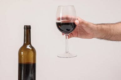 Как хранить вино после вскрытия пробки