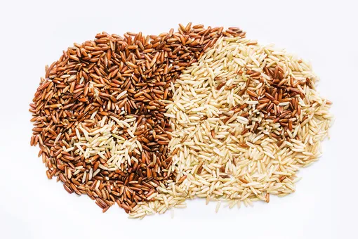 Белый против коричневого: какой рис действительно лучше для вашего здоровья?