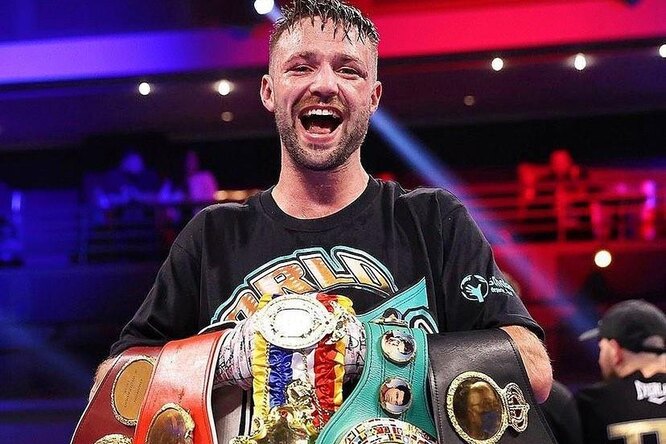 Боксер стал абсолютным чемпионом мира, но вернулся домой без трофеев Боксер стал абсолютным чемпионом мира, но вернулся домой без трофеев