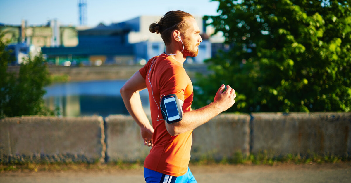 Бег соревнования. Занятия по легкой атлетике. Бега добрый. Звезды на пробежке. Бега добрый.