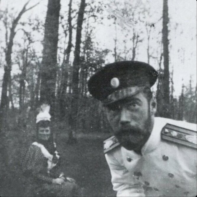 Николай II фотографируется