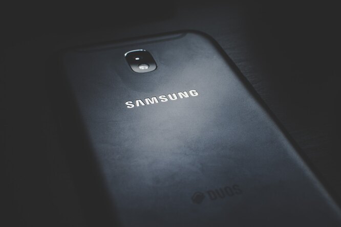 Samsung запатентовала модель смартфона-браслета