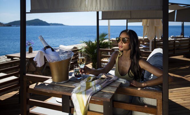 Беседка-кабана на пляже отеля Rixos Premium Dubrovnik