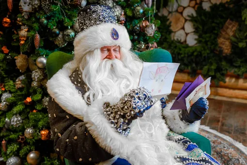 Почта Деда Мороза: какие желания загадывают взрослые на Новый год-2024
