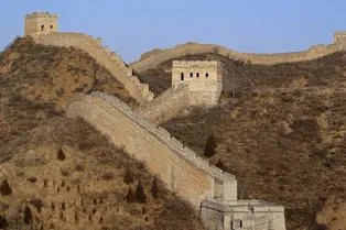 Где находится стена, построенная еще до Великой китайской?