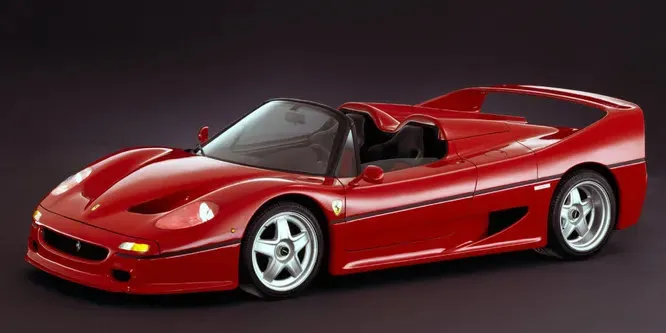 1995 год, Ferrari F50. Модель заняла место между F40 и Enzo, всего было изготовлено 349 экземпляров.