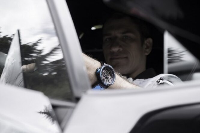 Заряжены адреналином: мощные часы с «мотором» от Roger Dubuis и резиной от Pirelli Заряжены адреналином: мощные часы с «мотором» от Roger Dubuis и резиной от Pirelli