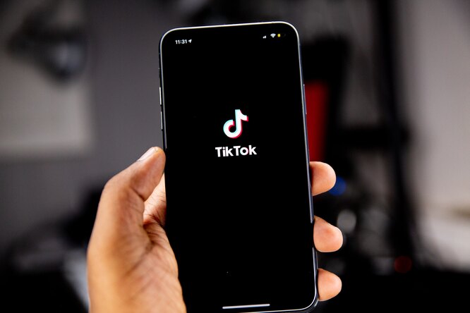 К чему приводит увлечение TikTok'ом в 40-лет: жена жалуется на своего мужа К чему приводит увлечение TikTok'ом в 40-лет: жена жалуется на своего мужа