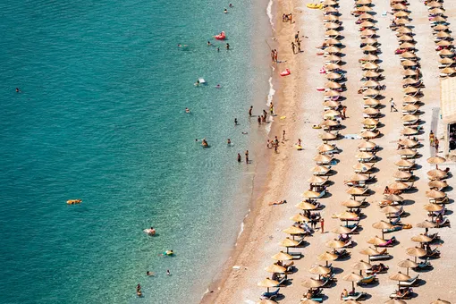 Пляжный сезон в Черногории начинается в мае и заканчивается в октябре