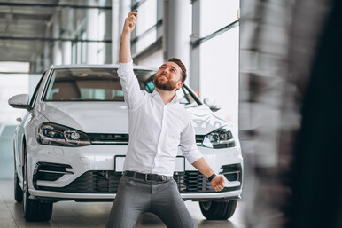 «Матрешка» и «Енот»: как россияне называют свои автомобили? Собрали самые популярные и необычные имена