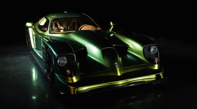 Panoz Esperante GTR-1 (1997). Этот гоночный автомобиль с переднемоторной компоновкой был одним из самых необычных в своё время. Компания Panoz произвела всего лишь два 'гражданских' экземпляра, чтобы омологировать GTR-1 для гонок, но даже сегодня под спецзаказ можно получить новенький Esperante GTR-1 за 900 тысяч долларов.