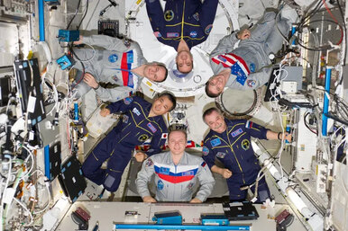 Где космонавты стирают одежду, находясь на орбите?