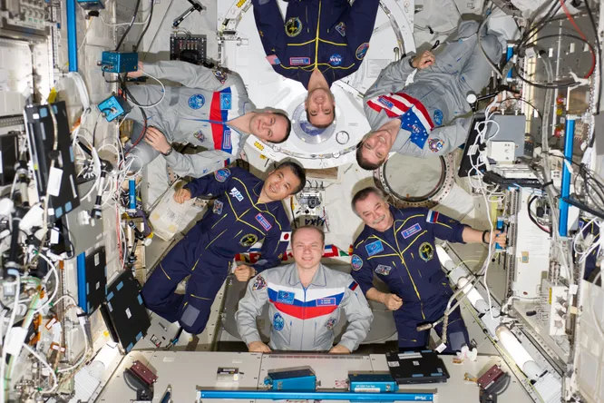 Где космонавты стирают одежду, находясь на орбите?