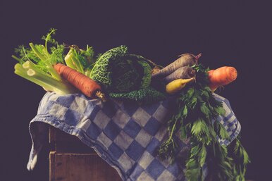 Не выбрасывать: какие полезные овощи можно вырастить из обрезков?