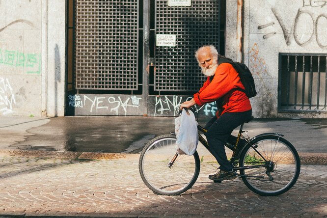 От каких упражнений стоит отказаться после 60 лет?