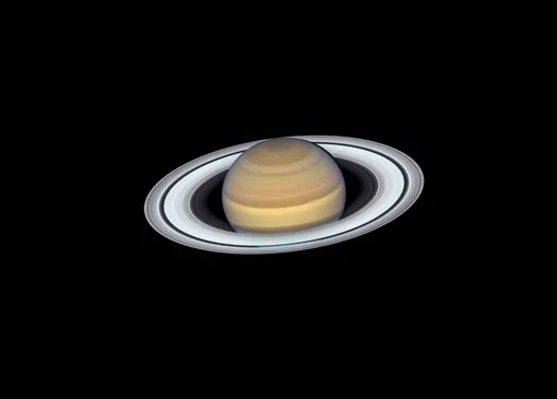 Изображение Сатурна, полученное «Хабблом»