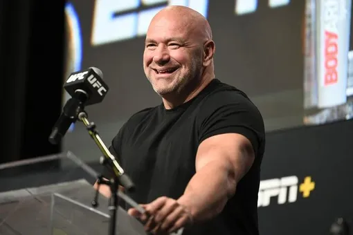 Босс UFC похвастался рельефным прессом в 54 года: как тренируется Дана Уайт, чтобы чувствовать себя на 35?