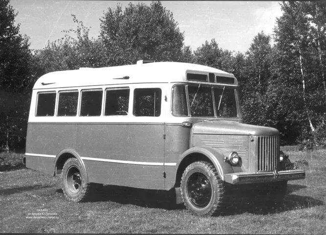 1952 год, ПАЗ-651. Первая модель завода (идентичная ГЗА-651).