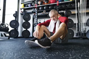 Какие упражнения могут быть опасны после 60 лет?