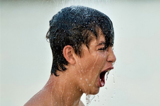 Если принимать холодный душ, мышцы будут расти медленнее? Узнайте ответ!