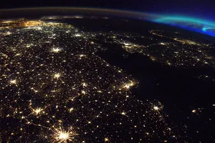 Почему Бельгия — самая яркая страна Земли в ночное время?
