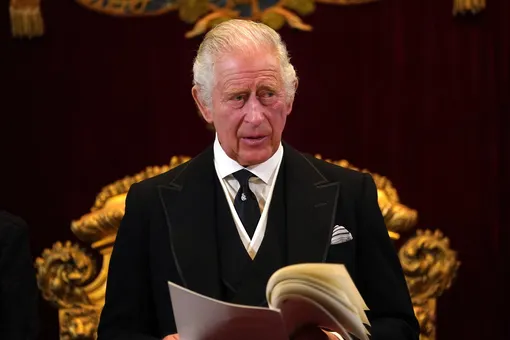 Британский король возвращается к своим обязанностям: он отсутствовал 3 месяца из-за борьбы с раком
