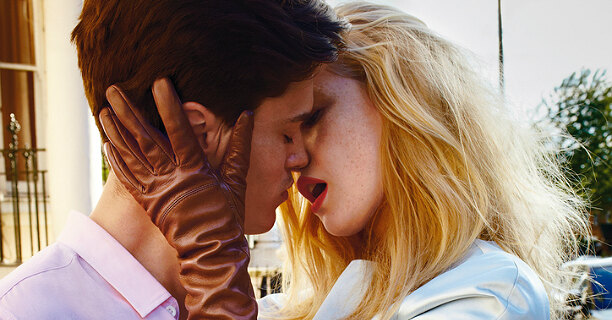 Фото: Поцелуй мужчины и женщины.