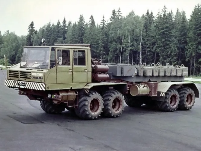 1976 год, КрАЗ-6434. Четырёхосный шарнирно-сочленённый монстр в серию так и не попал.