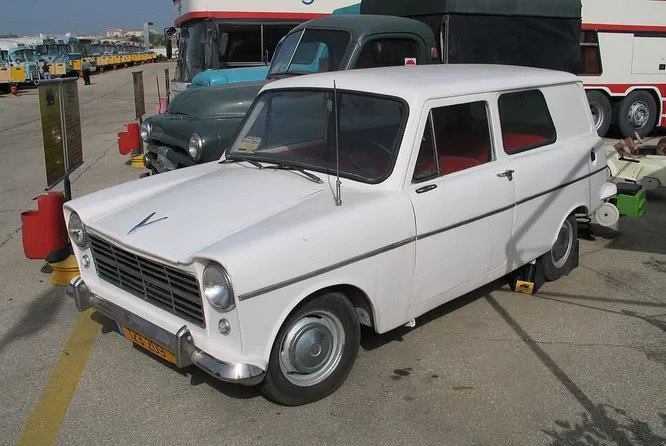 Autocars существовавший с середины 1950-х до 1980 года производитель легковых автомобилей. На снимке Autocars Sussita 12/50 1967-го.