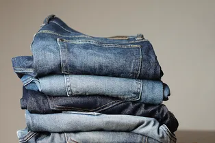 Где купить недорогие джинсы: модели на все времена до 5000 рублей